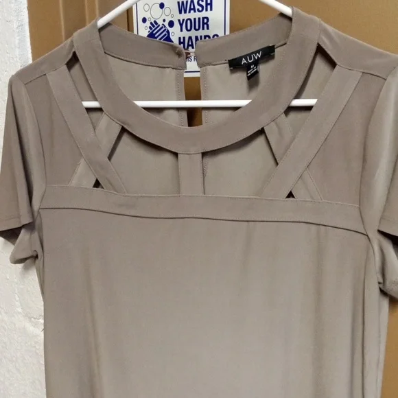 Avenue Women's Tan Top - Picture 3 of 4